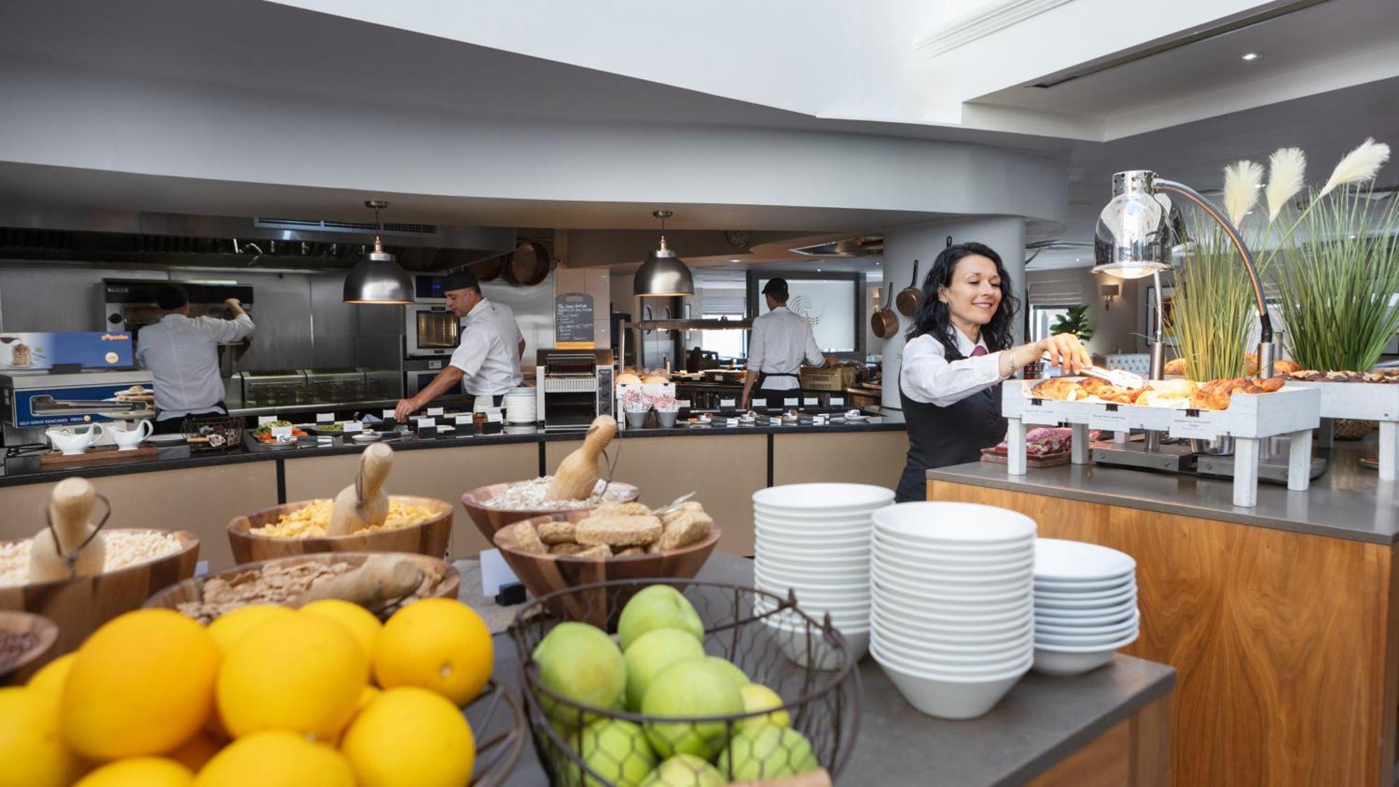 Hilton Cambridge City Centre Екстериор снимка
