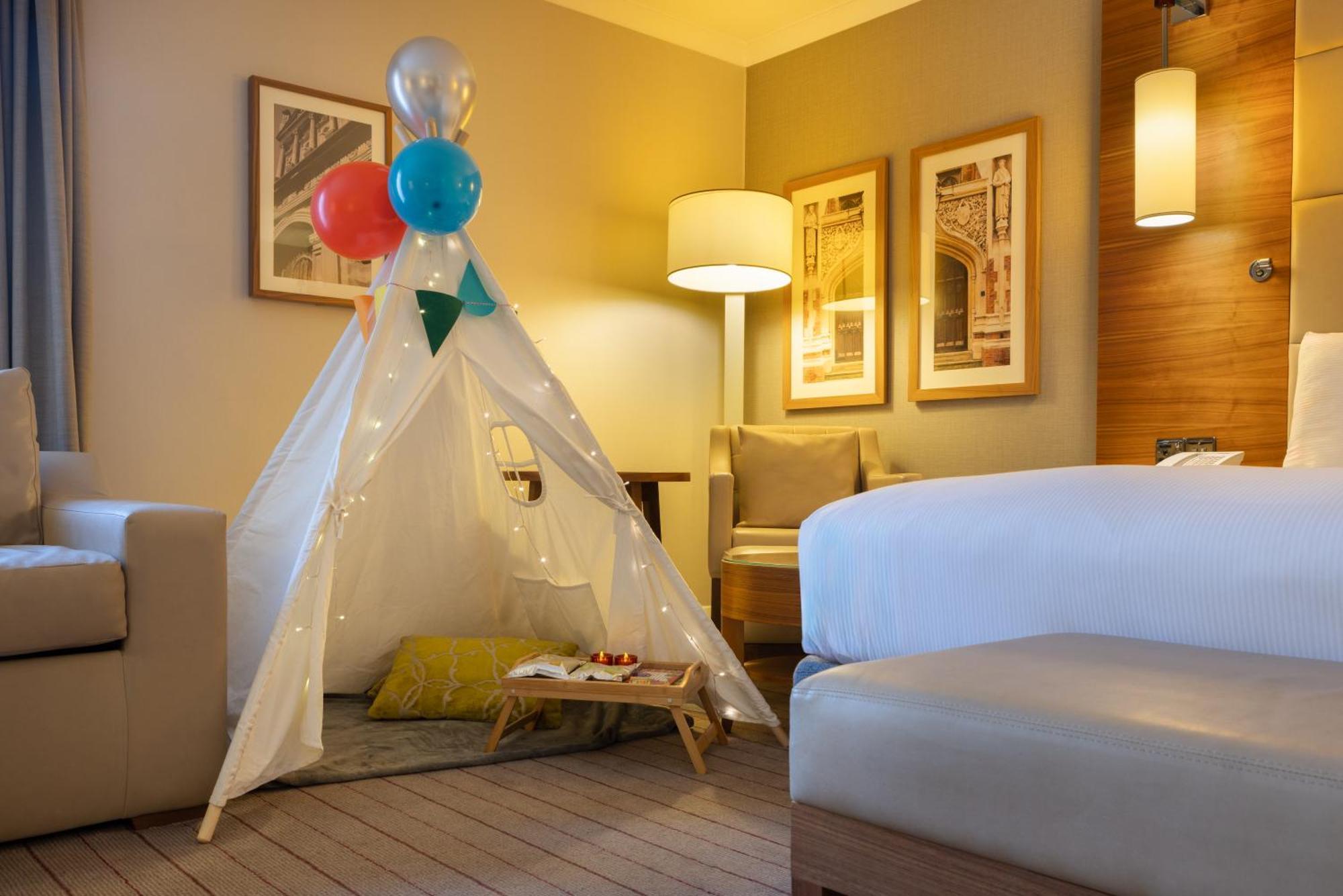 Hilton Cambridge City Centre Екстериор снимка