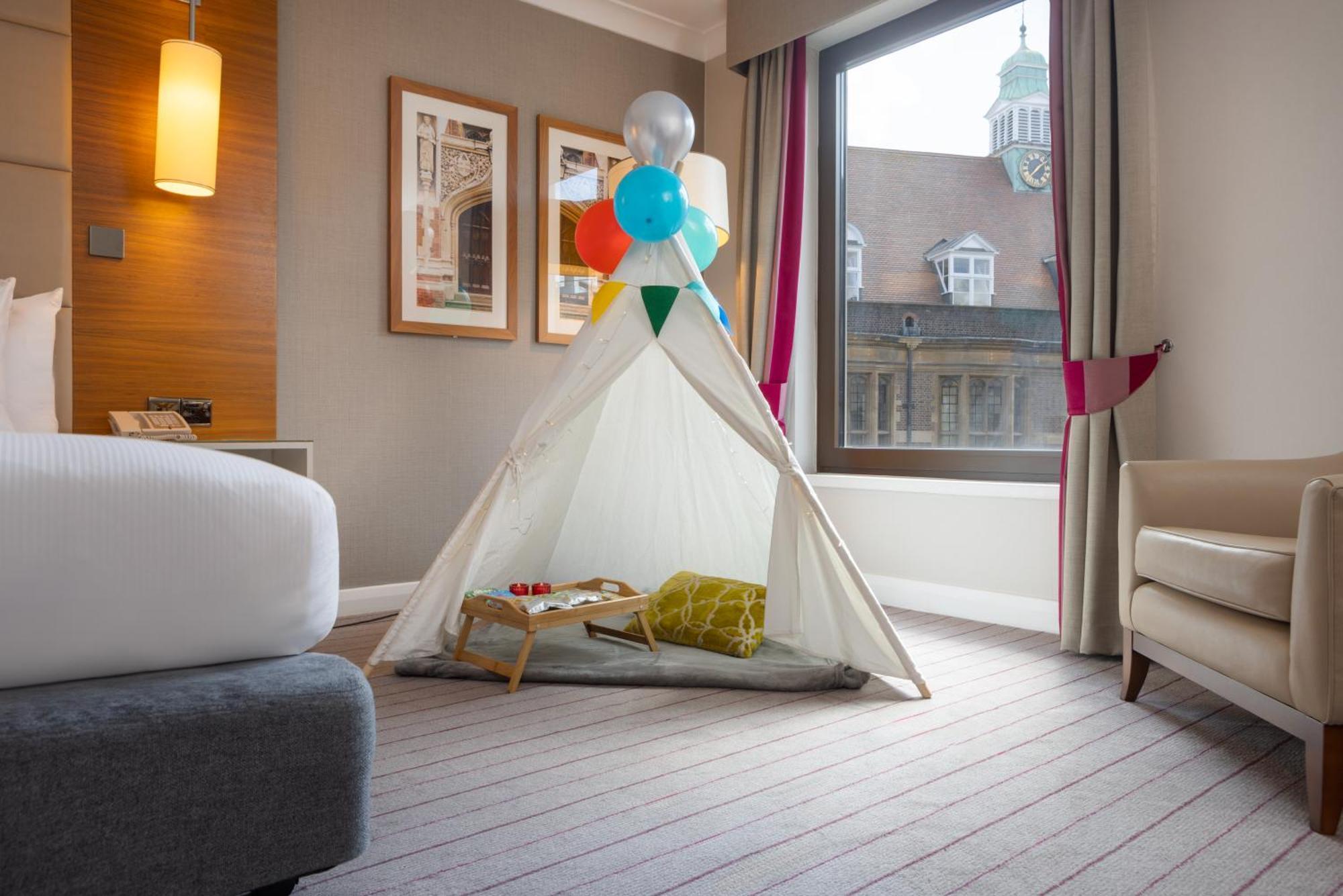 Hilton Cambridge City Centre Екстериор снимка